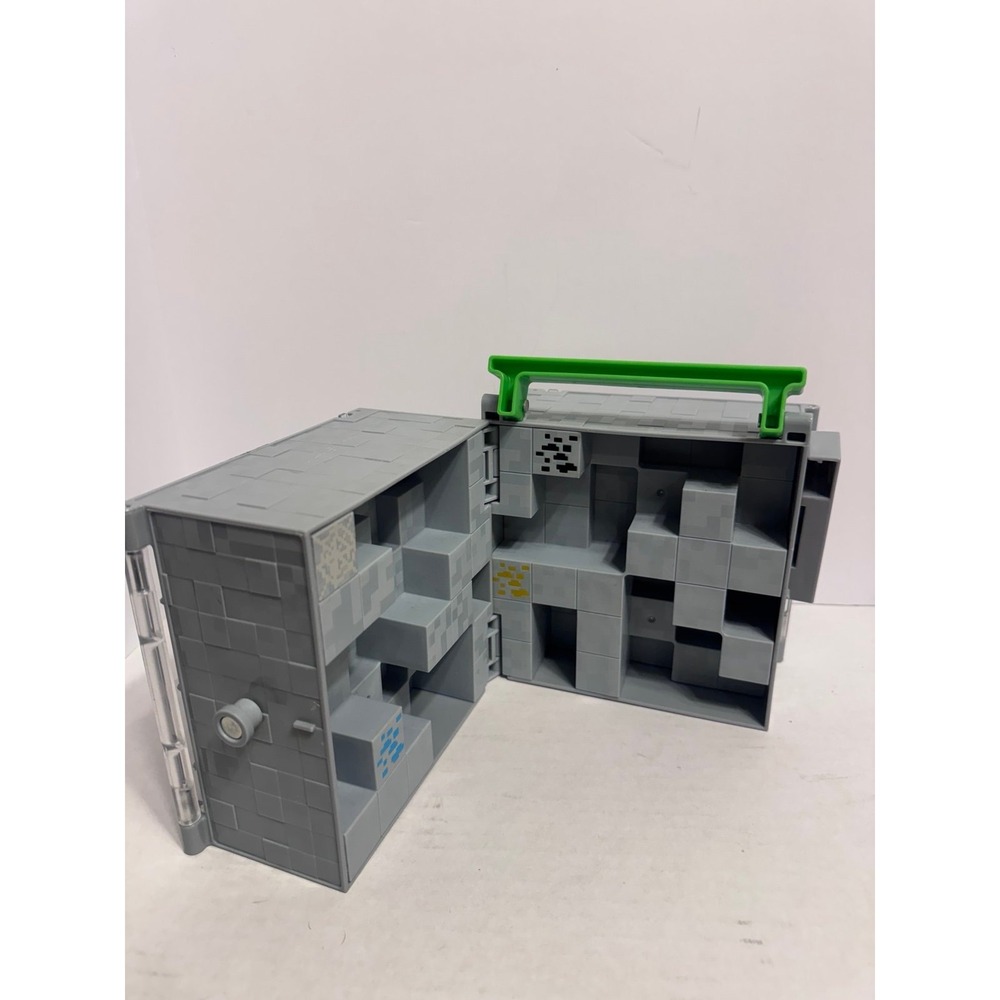 Minecraft Minifigure Collecters Display Case Cube with 22 mini figures 2014 - Picture 3 of 12